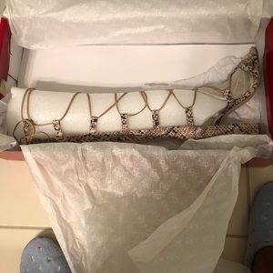 BRAND NEW NEVER WORE... Guess Knee High Sandal